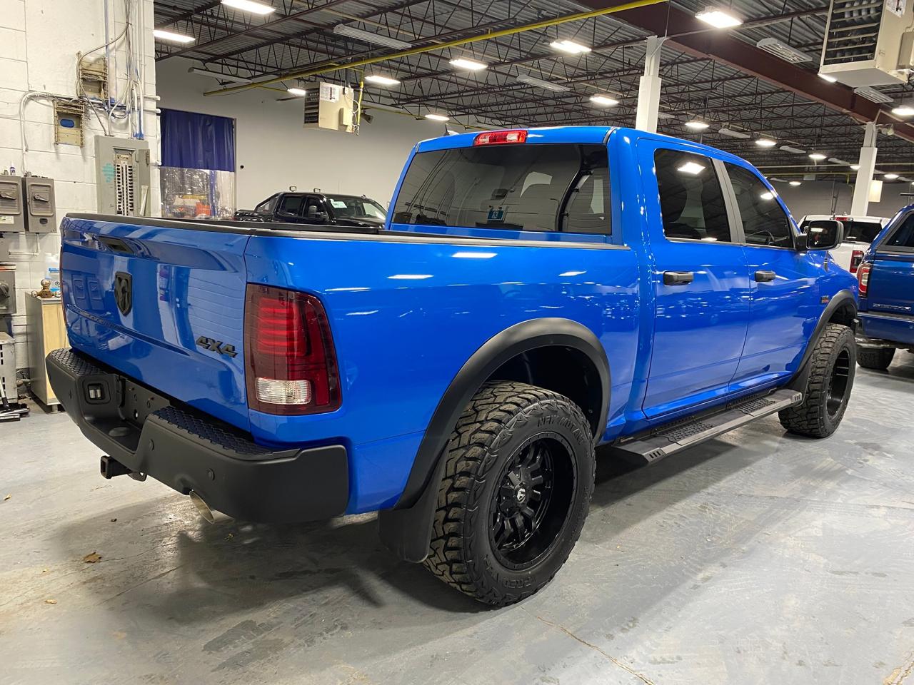 2021 RAM 1500 Classic WARLOCK 4X4 CREW CAB 5'7" BOX - Photo #5