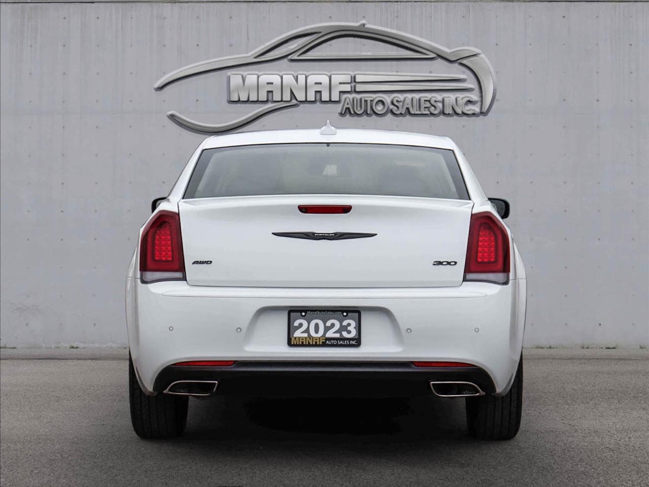 2023 Chrysler 300 300 Touring L AWD Photo