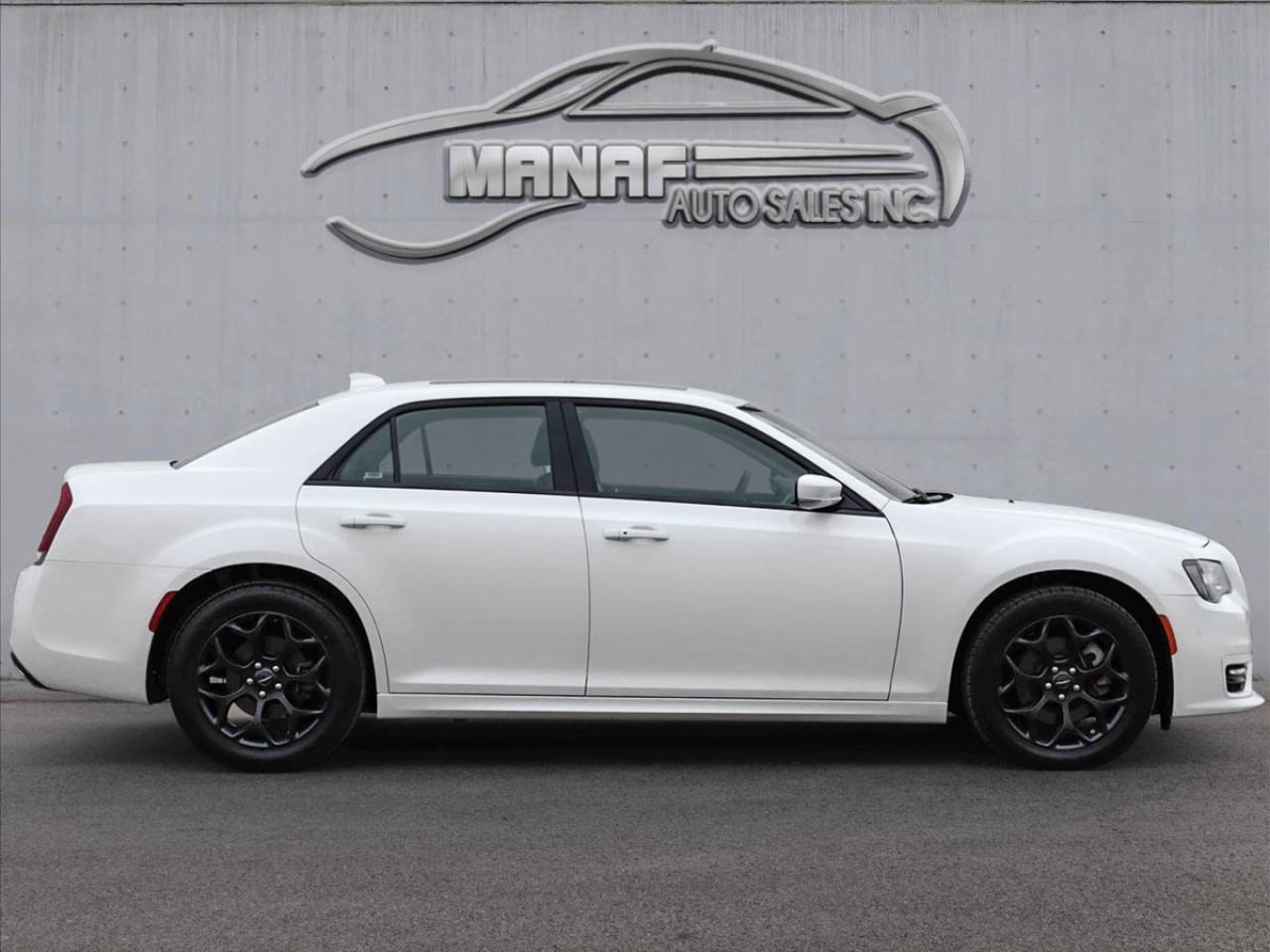 2023 Chrysler 300 300 Touring L AWD Photo3