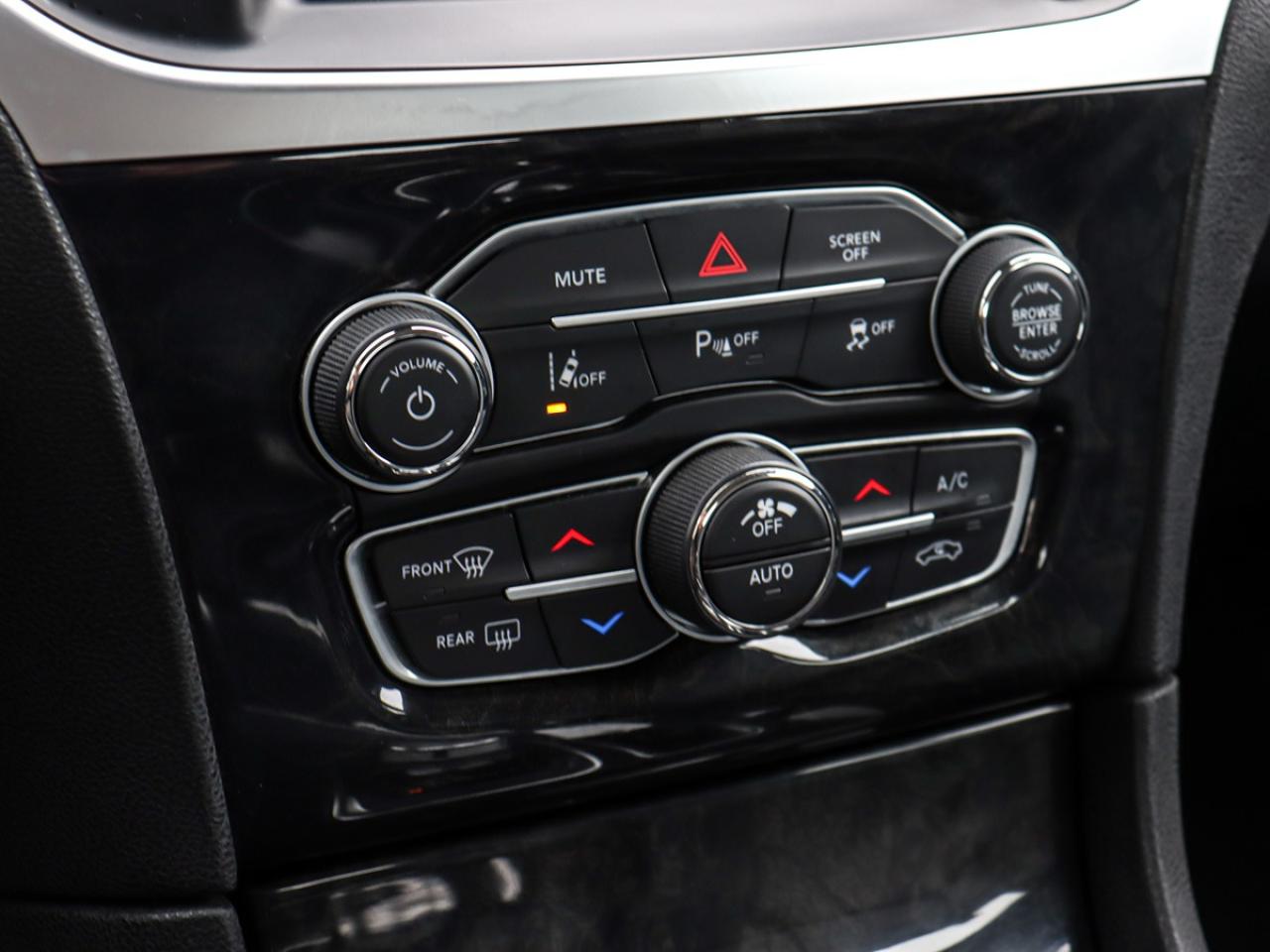 2023 Chrysler 300 300 Touring L AWD Photo