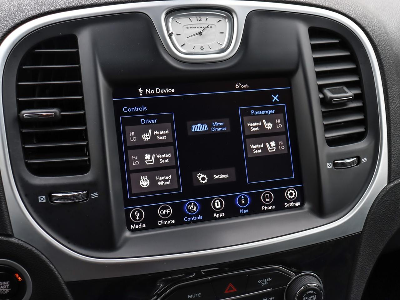 2023 Chrysler 300 300 Touring L AWD Photo