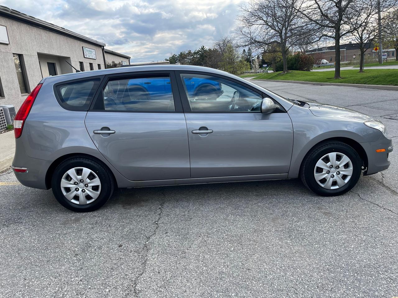 2011 Hyundai Elantra Touring 5 SPD. LOW MILEAGE! SERVICE RECORDS! CERTIFIED ! Photo