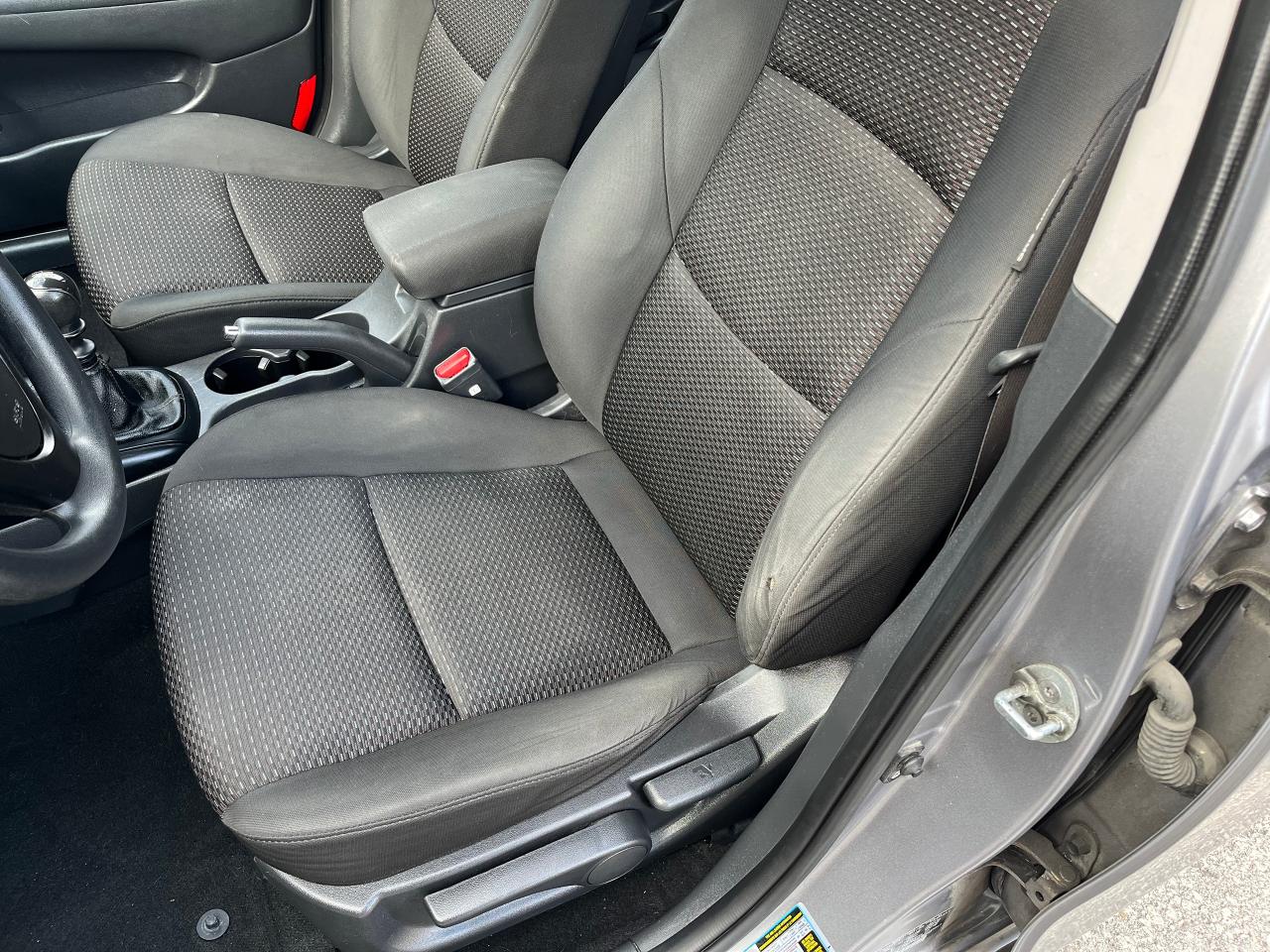 2011 Hyundai Elantra Touring 5 SPD. LOW MILEAGE! SERVICE RECORDS! CERTIFIED ! Photo