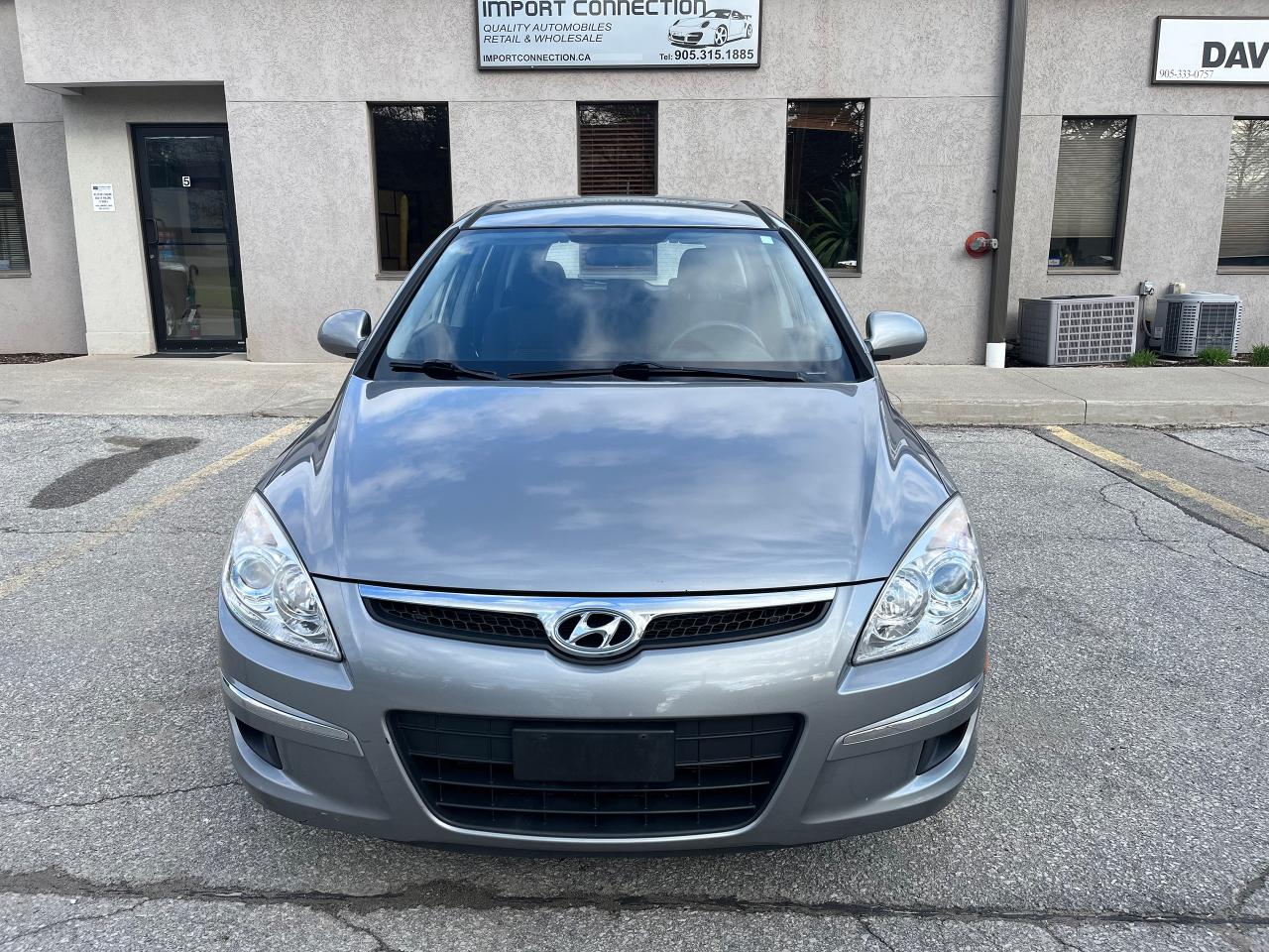 2011 Hyundai Elantra Touring 5 SPD. LOW MILEAGE! SERVICE RECORDS! CERTIFIED ! Photo