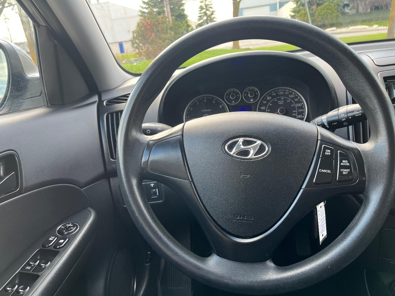 2011 Hyundai Elantra Touring 5 SPD. LOW MILEAGE! SERVICE RECORDS! CERTIFIED ! Photo