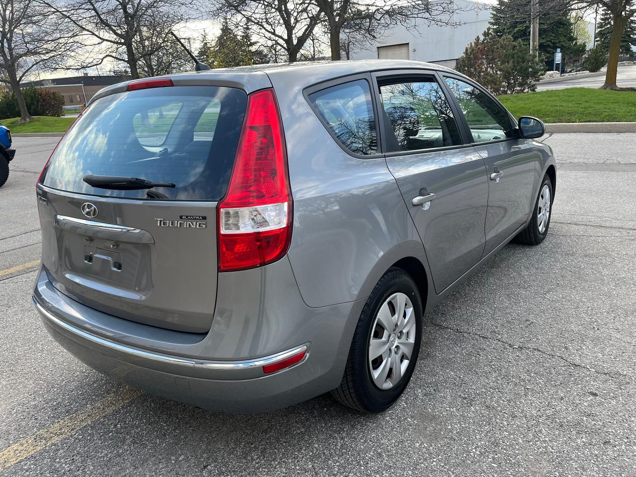 2011 Hyundai Elantra Touring 5 SPD. LOW MILEAGE! SERVICE RECORDS! CERTIFIED ! Photo