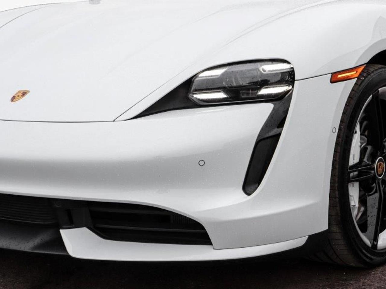 2020 Porsche Taycan TURBO Photo