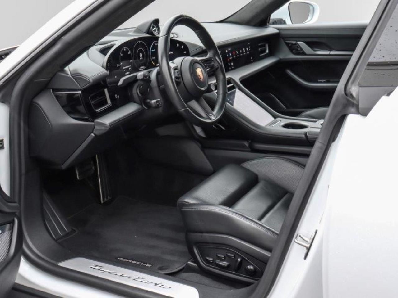 2020 Porsche Taycan TURBO Photo