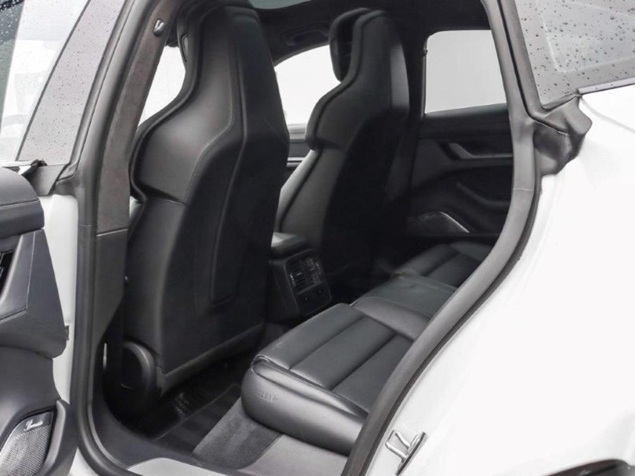 2020 Porsche Taycan TURBO Photo