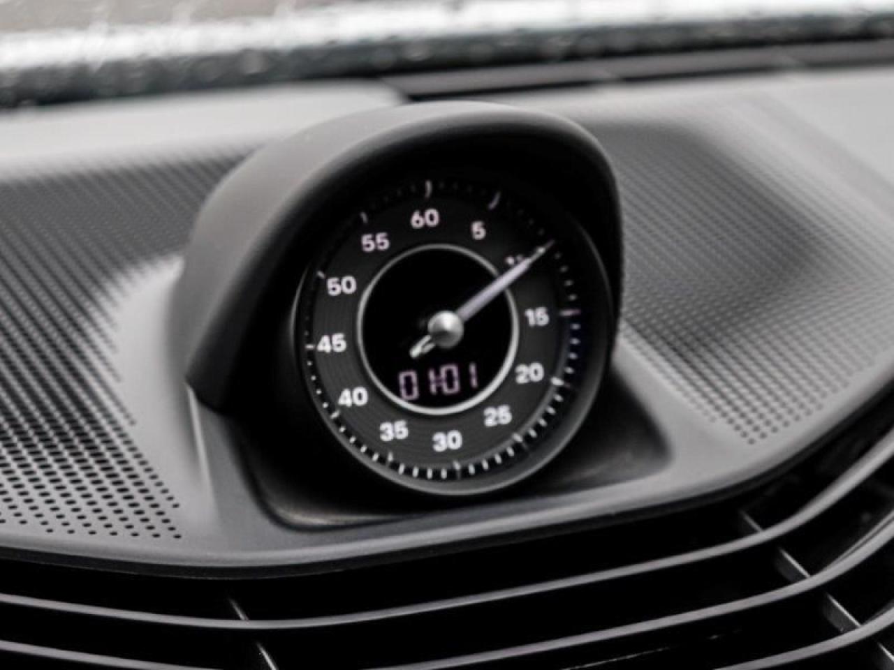 2020 Porsche Taycan TURBO Photo