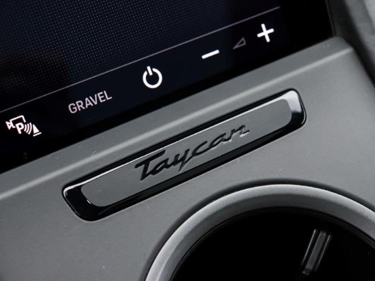 2020 Porsche Taycan TURBO Photo