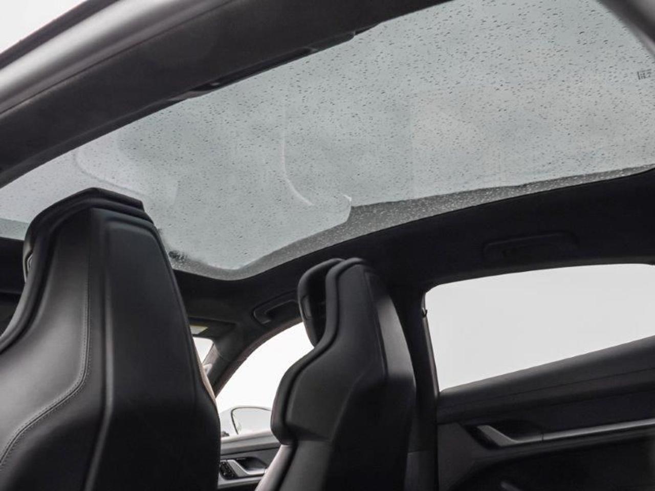 2020 Porsche Taycan TURBO Photo