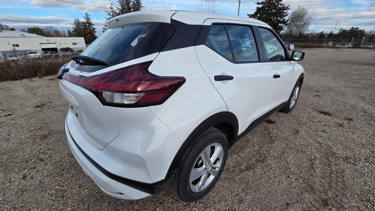 2025 Nissan Kicks S Photo4