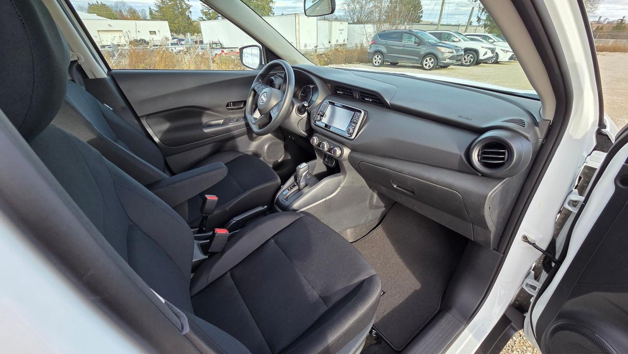 2025 Nissan Kicks S Photo