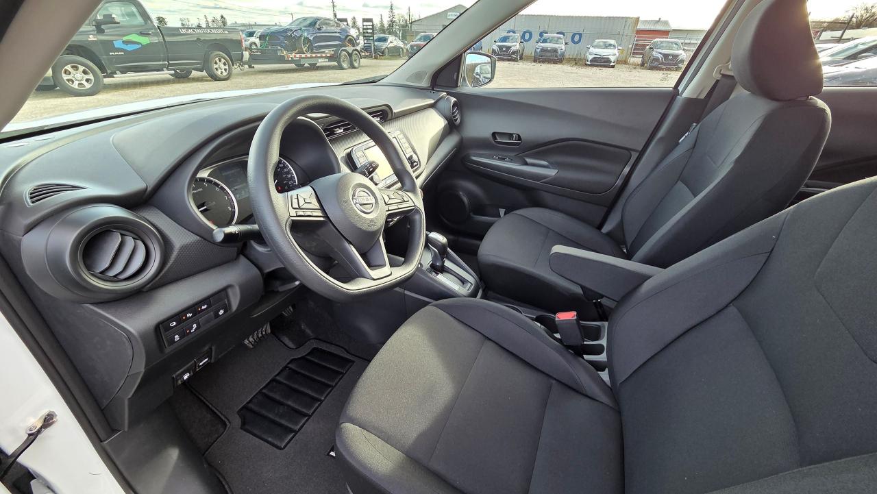 2025 Nissan Kicks S Photo