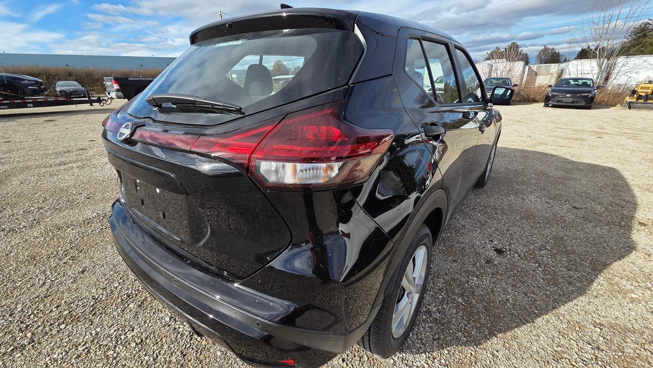 2025 Nissan Kicks S Photo