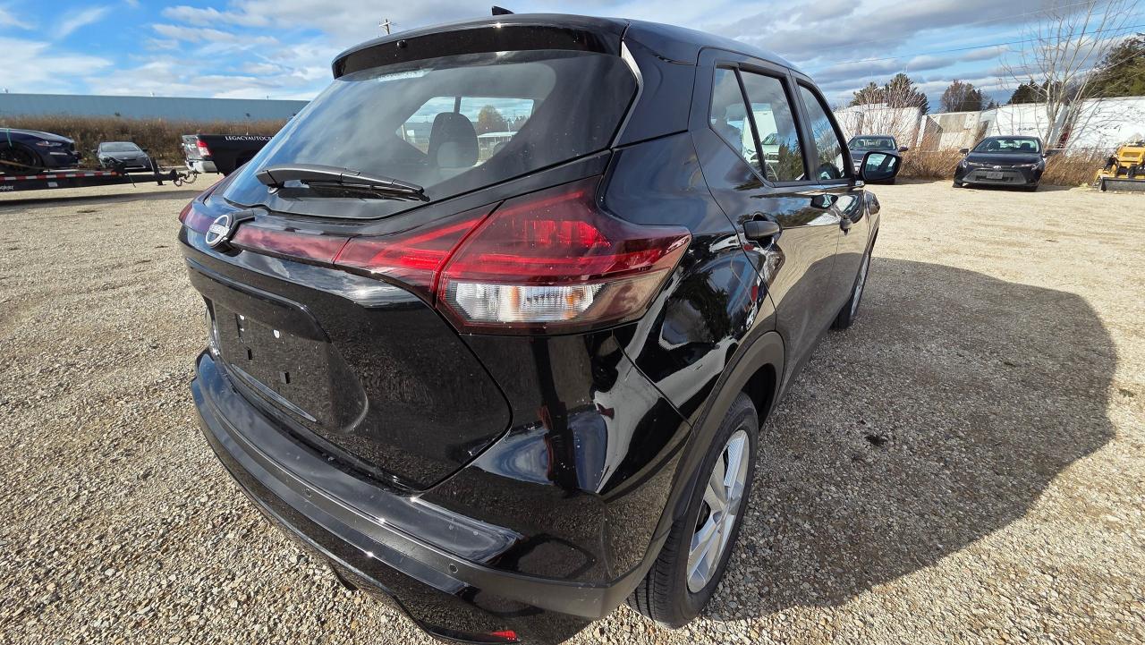 2025 Nissan Kicks S Photo4