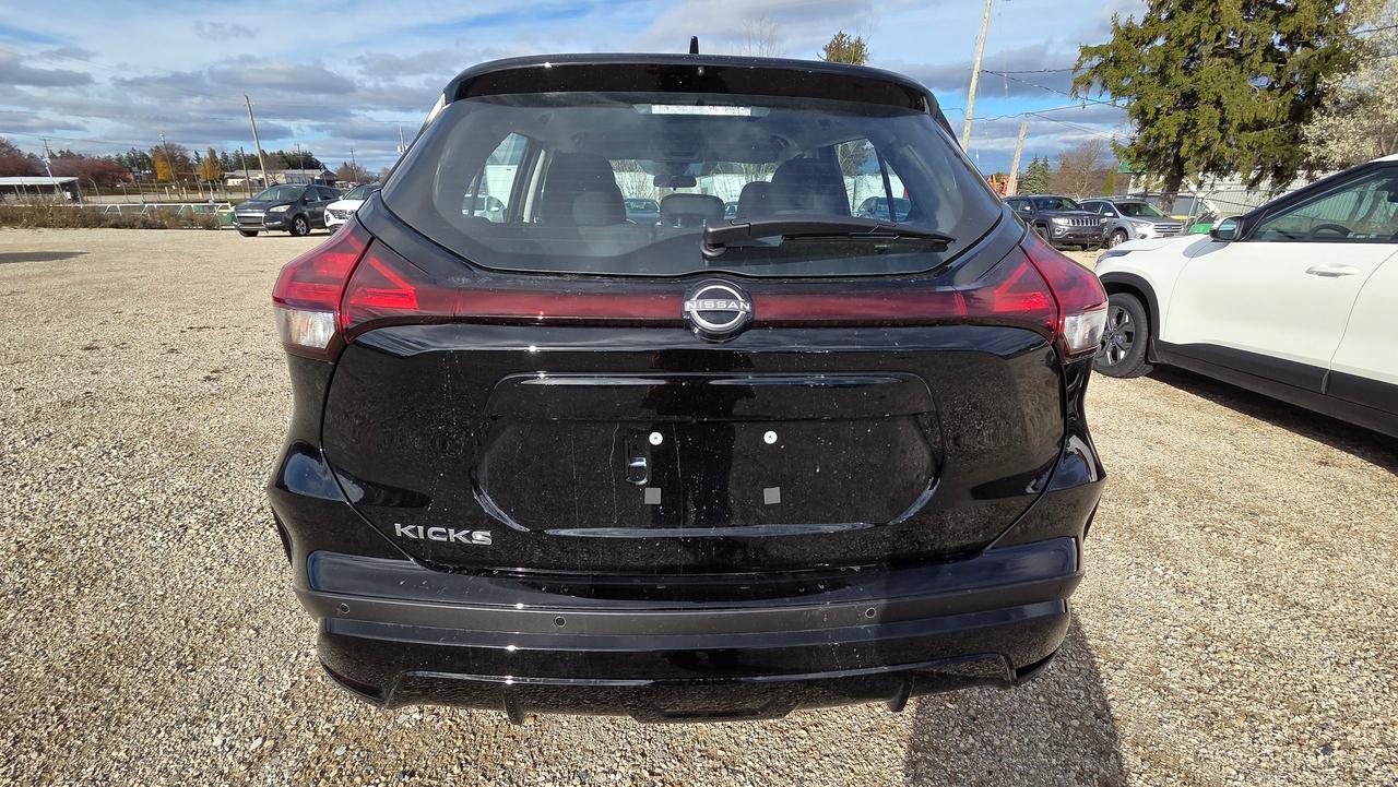 2025 Nissan Kicks S Photo