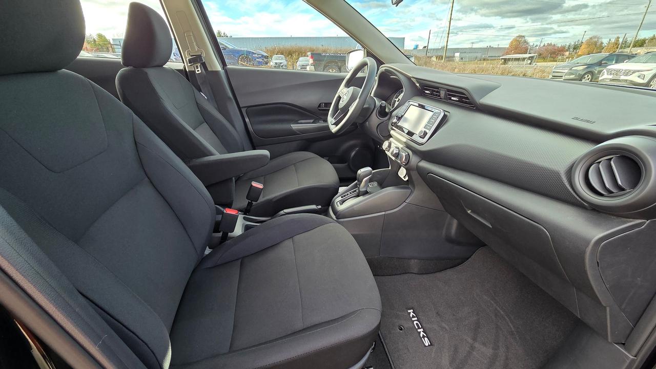2025 Nissan Kicks S Photo