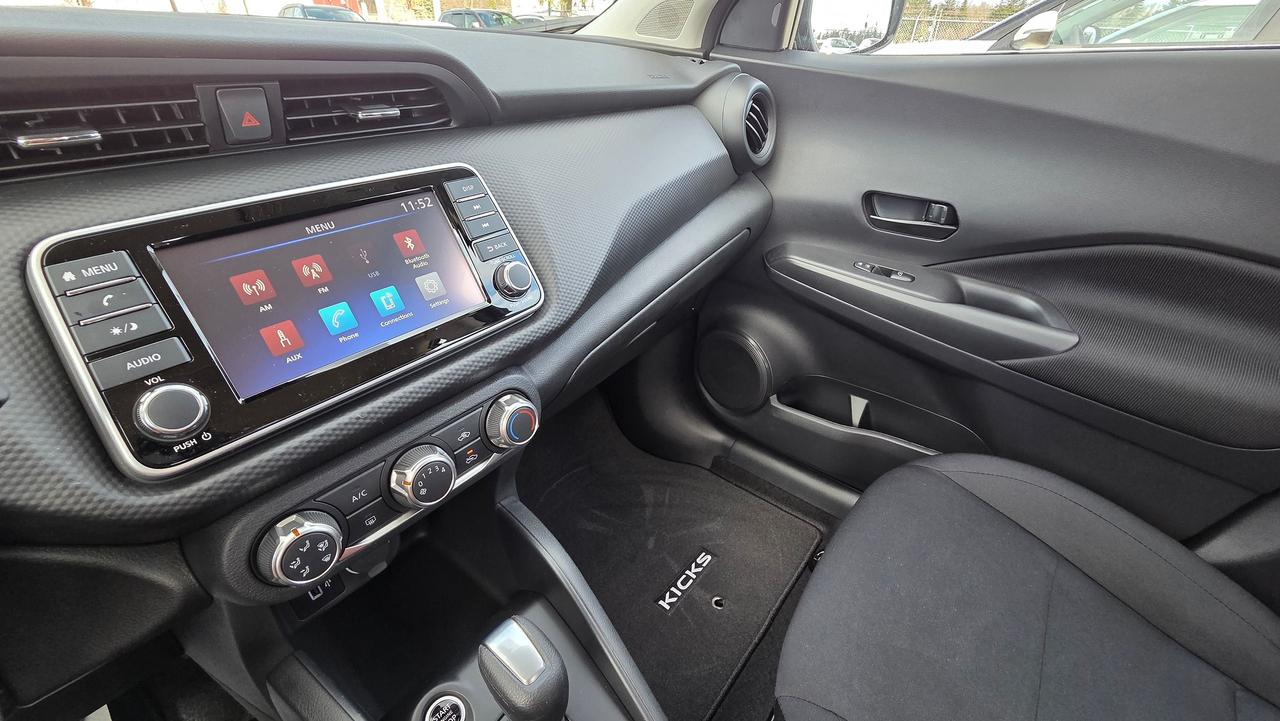 2025 Nissan Kicks S Photo