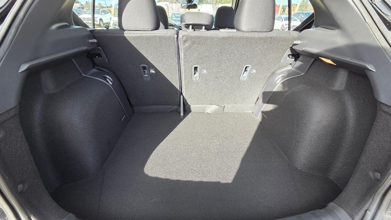 2025 Nissan Kicks S Photo