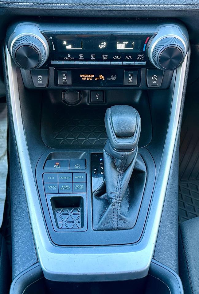 2022 Toyota RAV4 LE | NO ACCIDENTS | HEATED SEATS | BACK UP CAM Photo