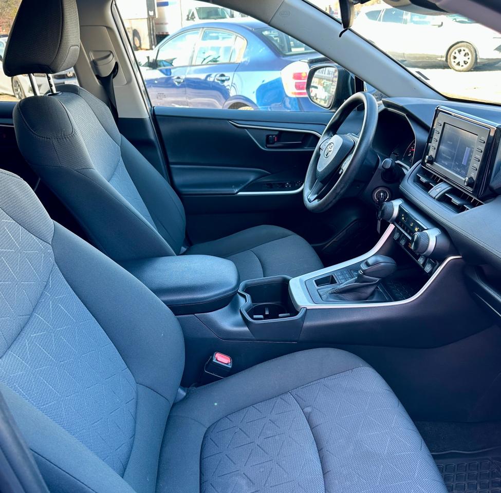 2022 Toyota RAV4 LE | NO ACCIDENTS | HEATED SEATS | BACK UP CAM Photo