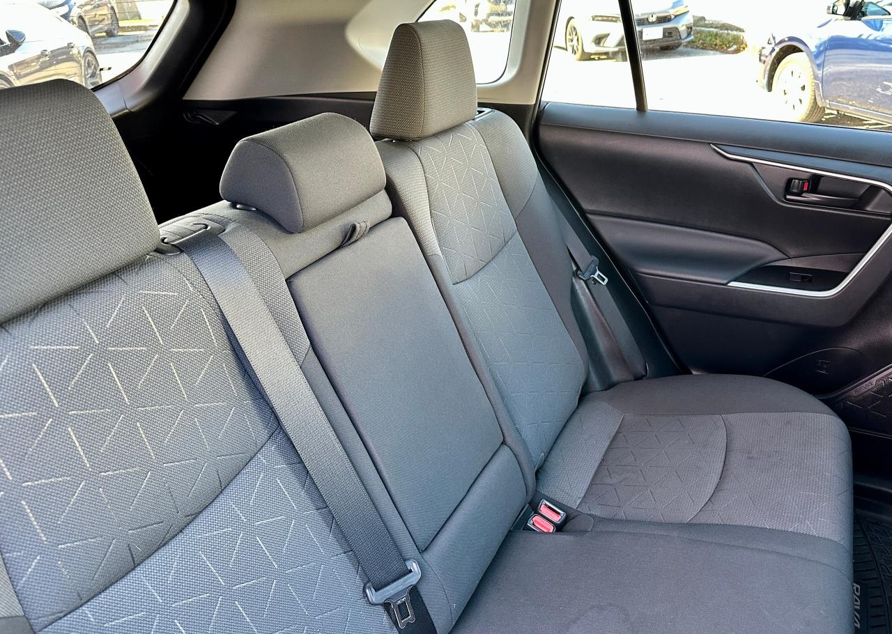 2022 Toyota RAV4 LE | NO ACCIDENTS | HEATED SEATS | BACK UP CAM Photo