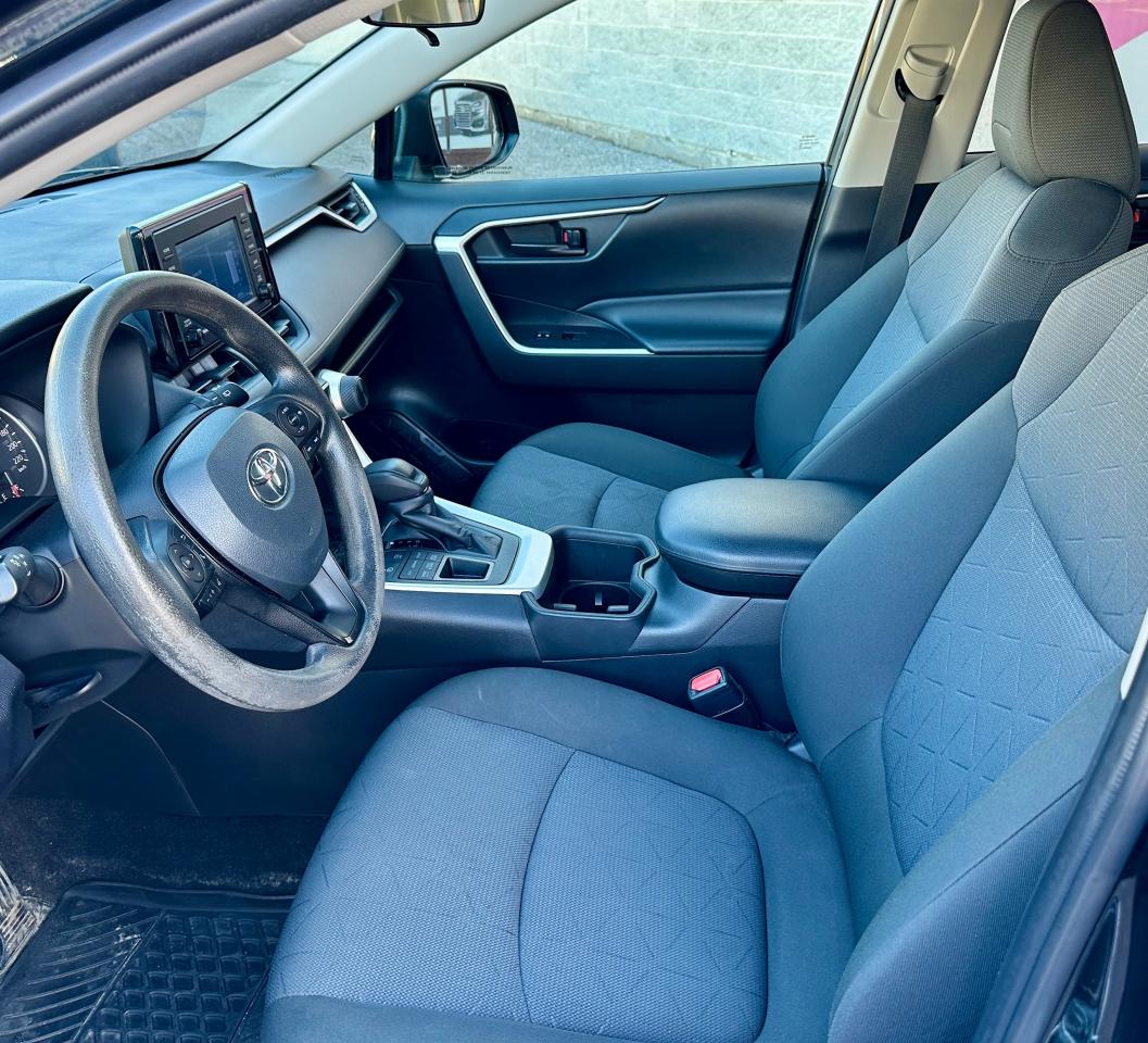 2022 Toyota RAV4 LE | NO ACCIDENTS | HEATED SEATS | BACK UP CAM Photo