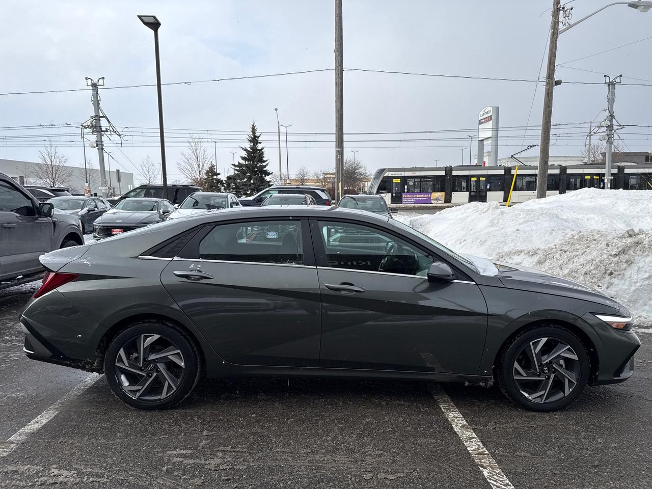 2025 Hyundai Elantra Luxury Photo