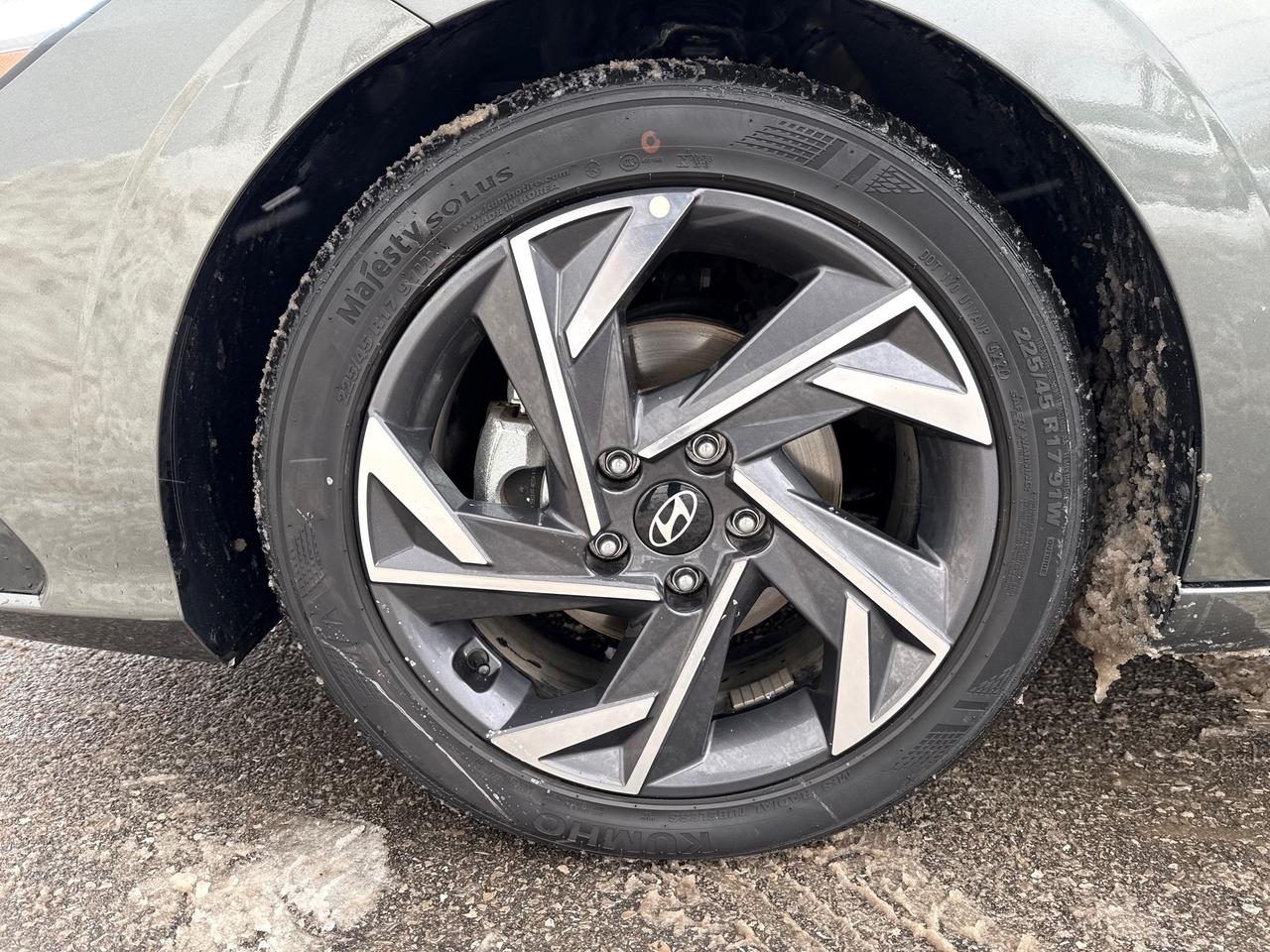 2025 Hyundai Elantra Luxury Photo