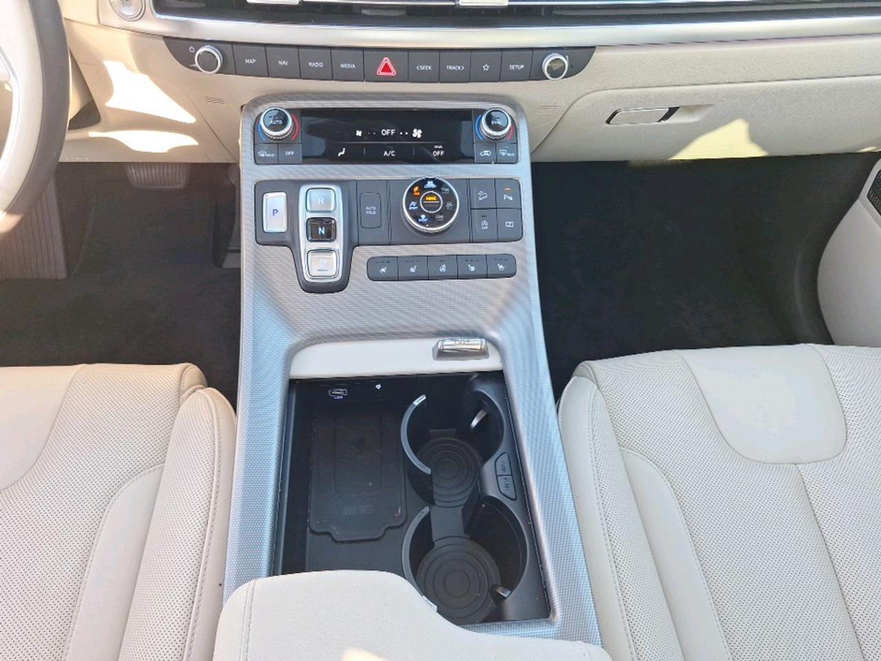 2025 Hyundai PALISADE Ultimate Calligraphy w/Beige Interior Photo