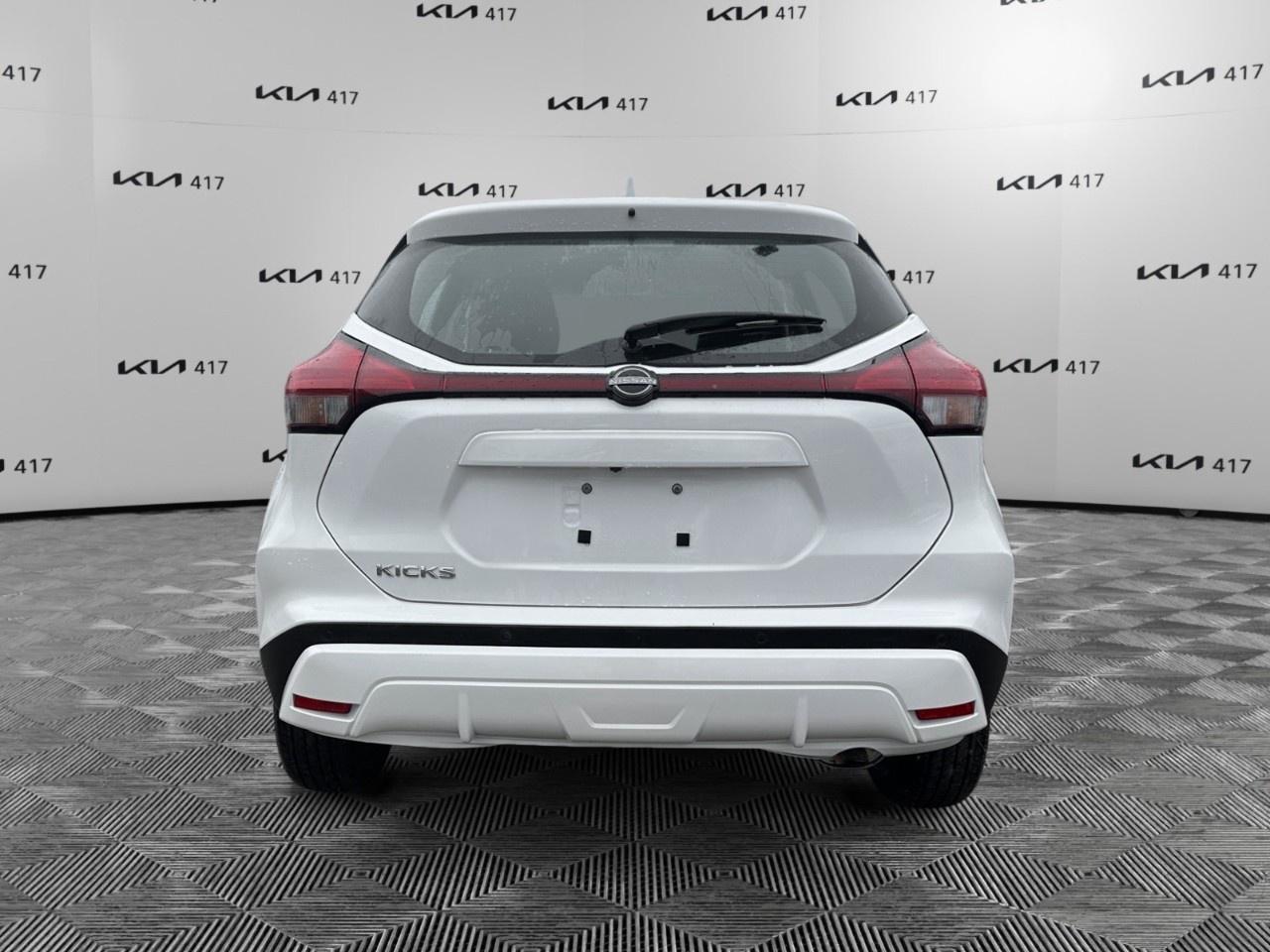 2025 Nissan Kicks Play S FWD Photo3