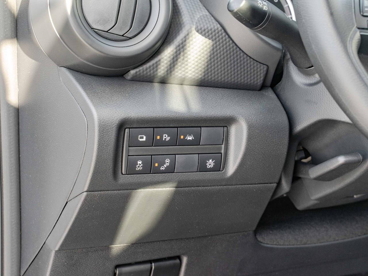 2025 Nissan Kicks Play S FWD Photo