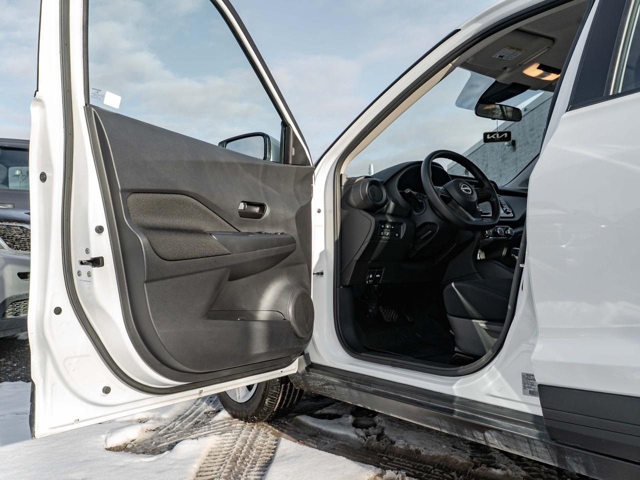 2025 Nissan Kicks Play S FWD Photo