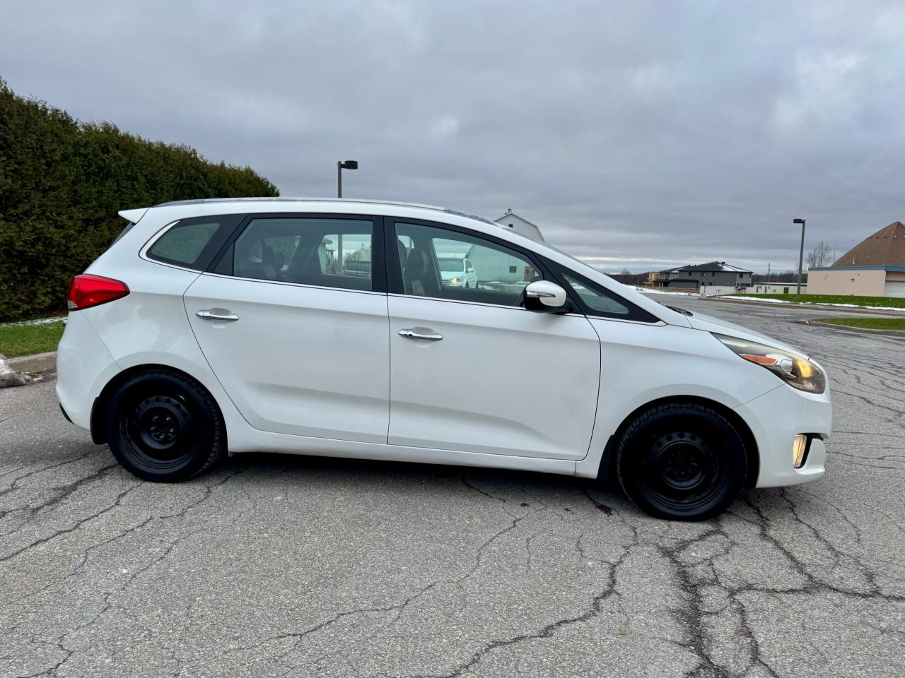 2014 Kia Rondo EX - Photo #11