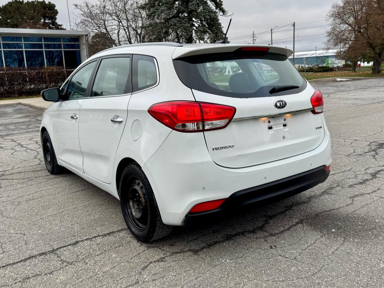 2014 Kia Rondo EX - Photo #16