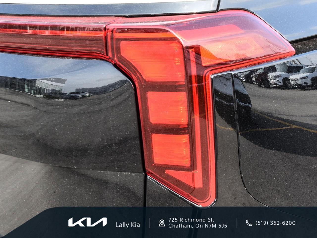 2026 Kia Carnival LX+ New Arrival | Clean CarFax | Low KMs | 8 Pass. | Cloth Heated Seats Photo