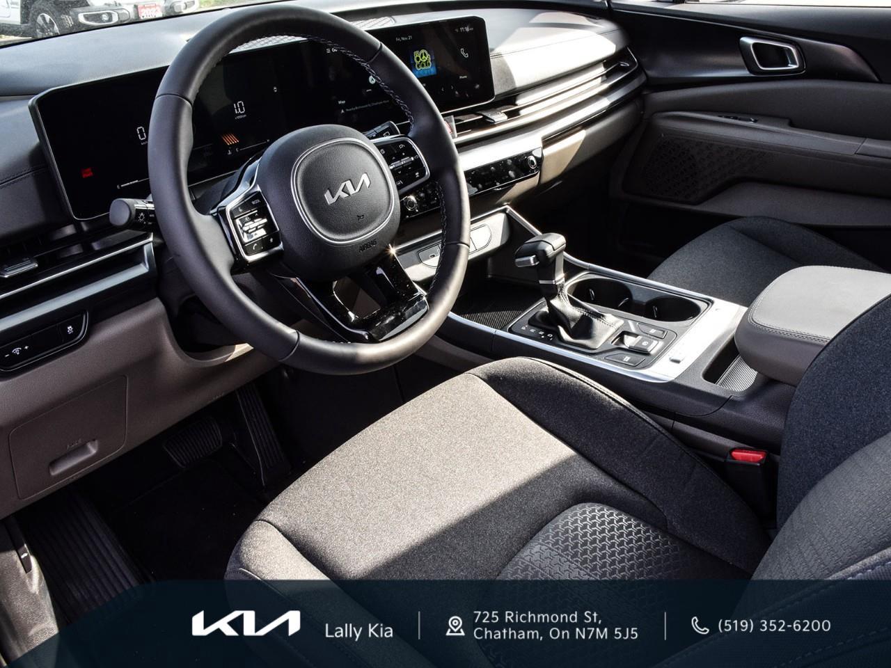 2026 Kia Carnival LX+ New Arrival | Clean CarFax | Low KMs | 8 Pass. | Cloth Heated Seats Photo