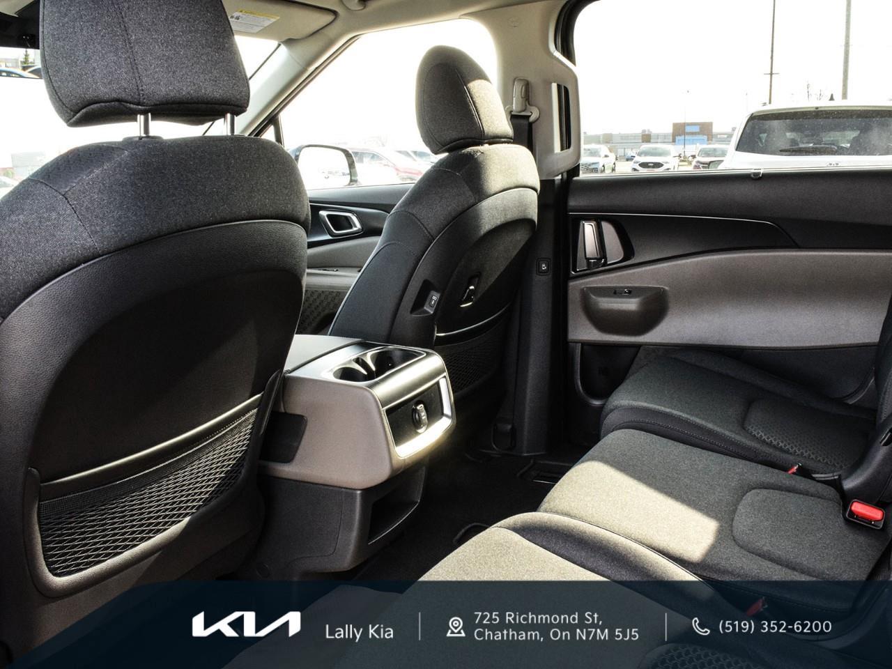 2026 Kia Carnival LX+ New Arrival | Clean CarFax | Low KMs | 8 Pass. | Cloth Heated Seats Photo