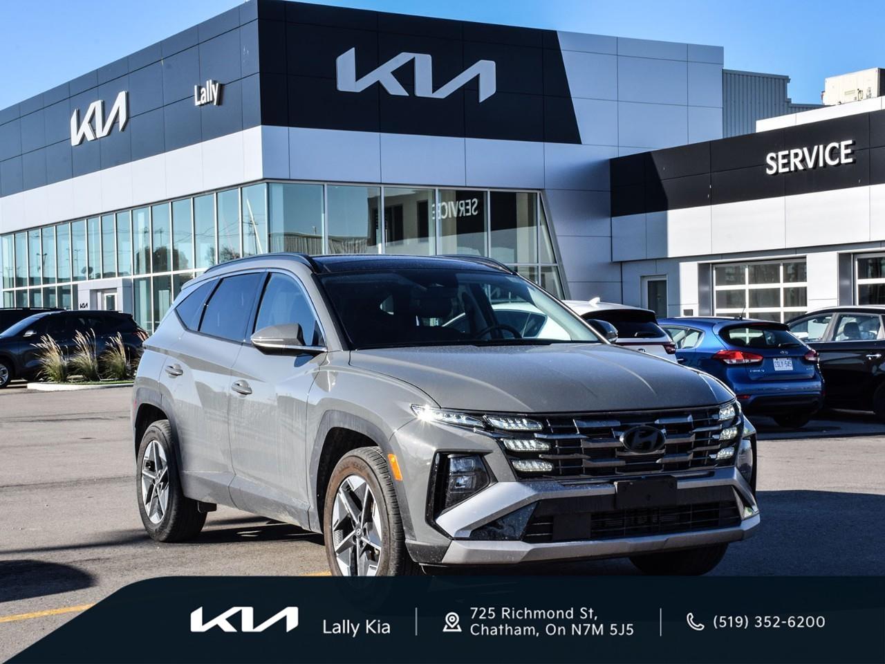 Used 2025 Hyundai Tucson Preferred w/Trend Package Local Trade-In | Clean CarFax | Low KMs | AWD | Heated Seats & Steering Wheel for sale in Chatham, ON