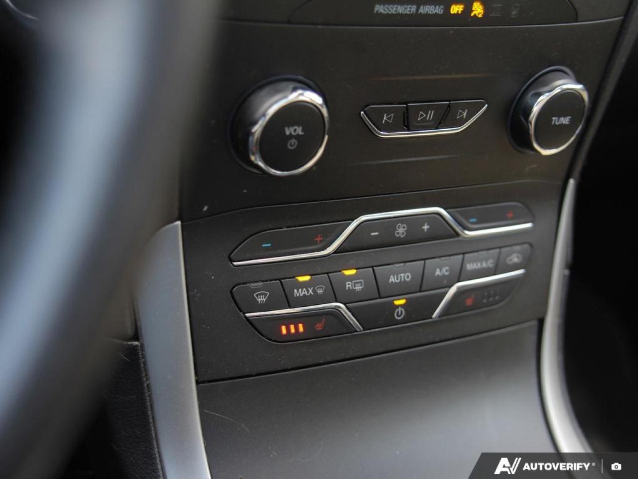 2020 Ford Edge SEL Navigation & Moonroof Photo