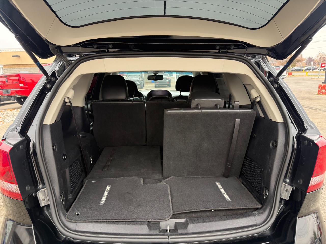 2017 Dodge Journey Crossroad Photo4