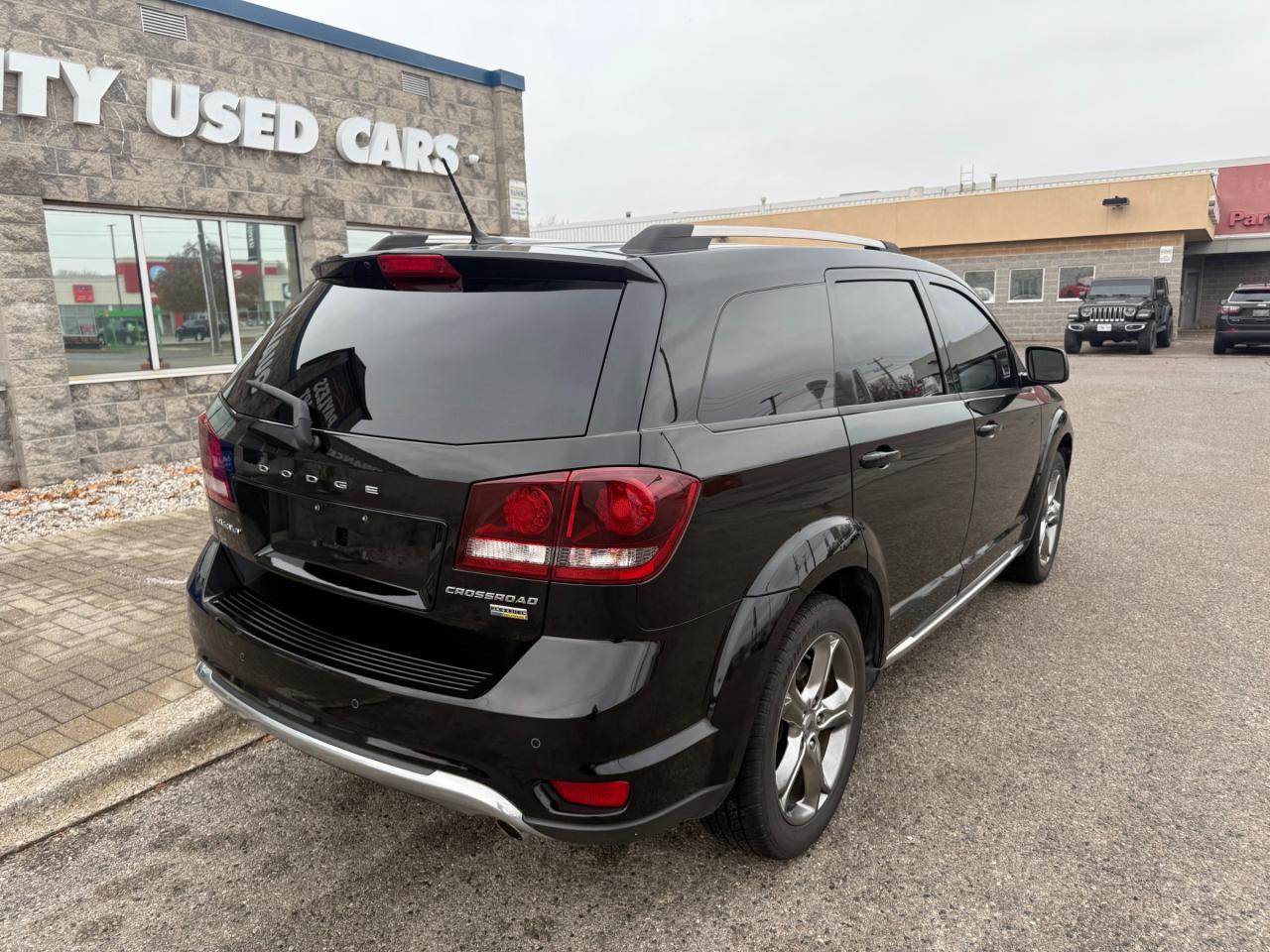 2017 Dodge Journey Crossroad Photo2