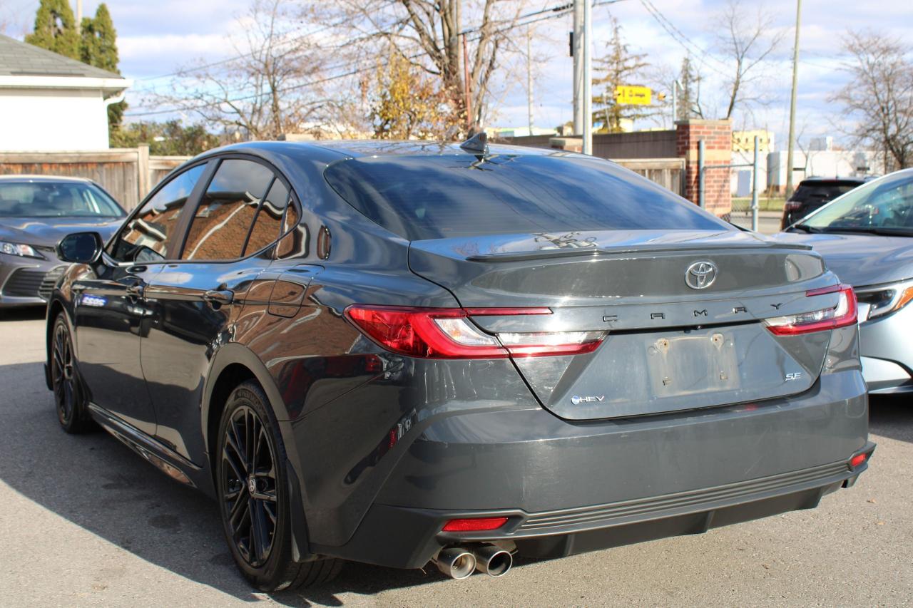 2025 Toyota Camry SE Hybrid Photo3