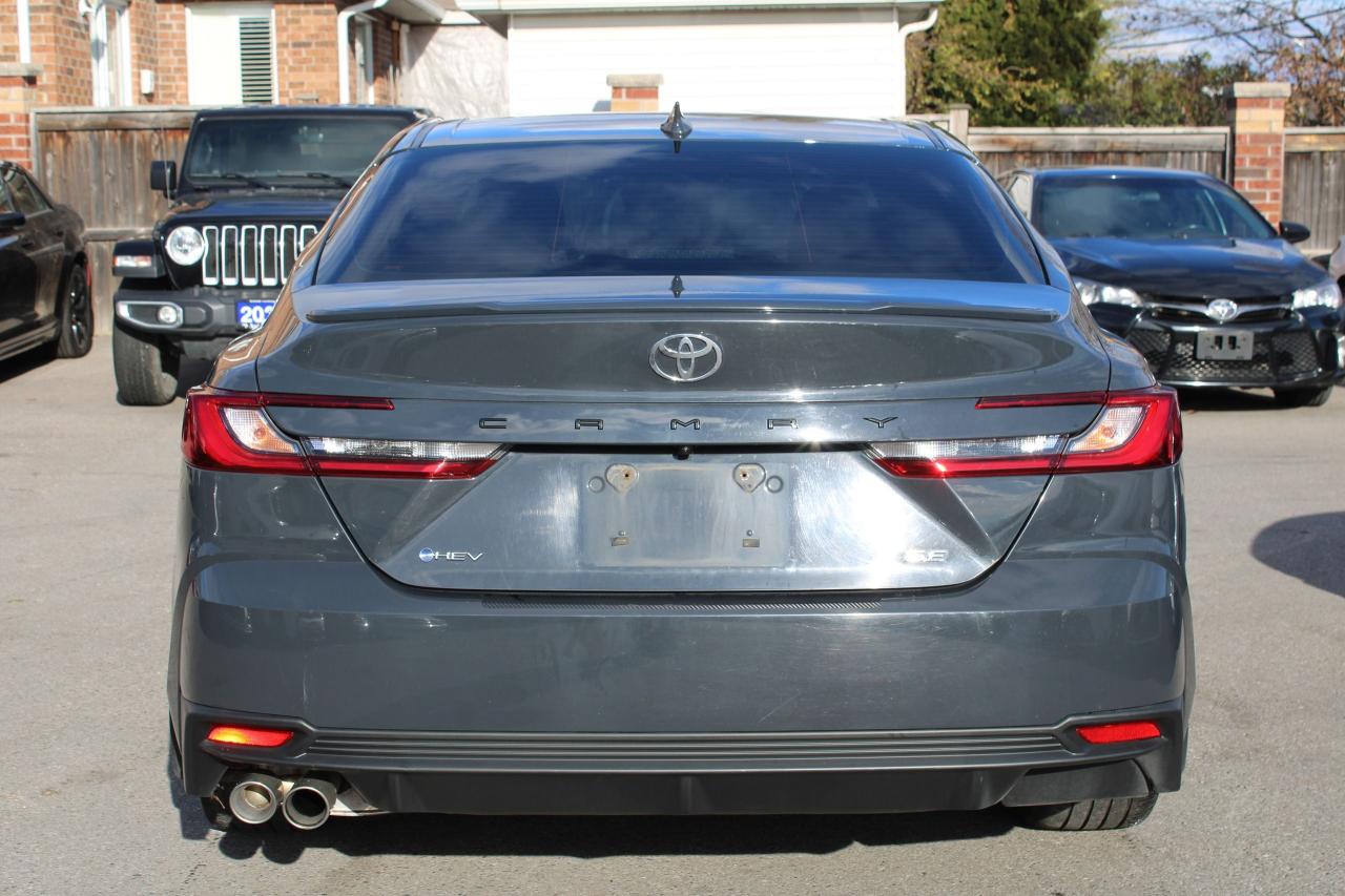 2025 Toyota Camry SE Hybrid Photo4