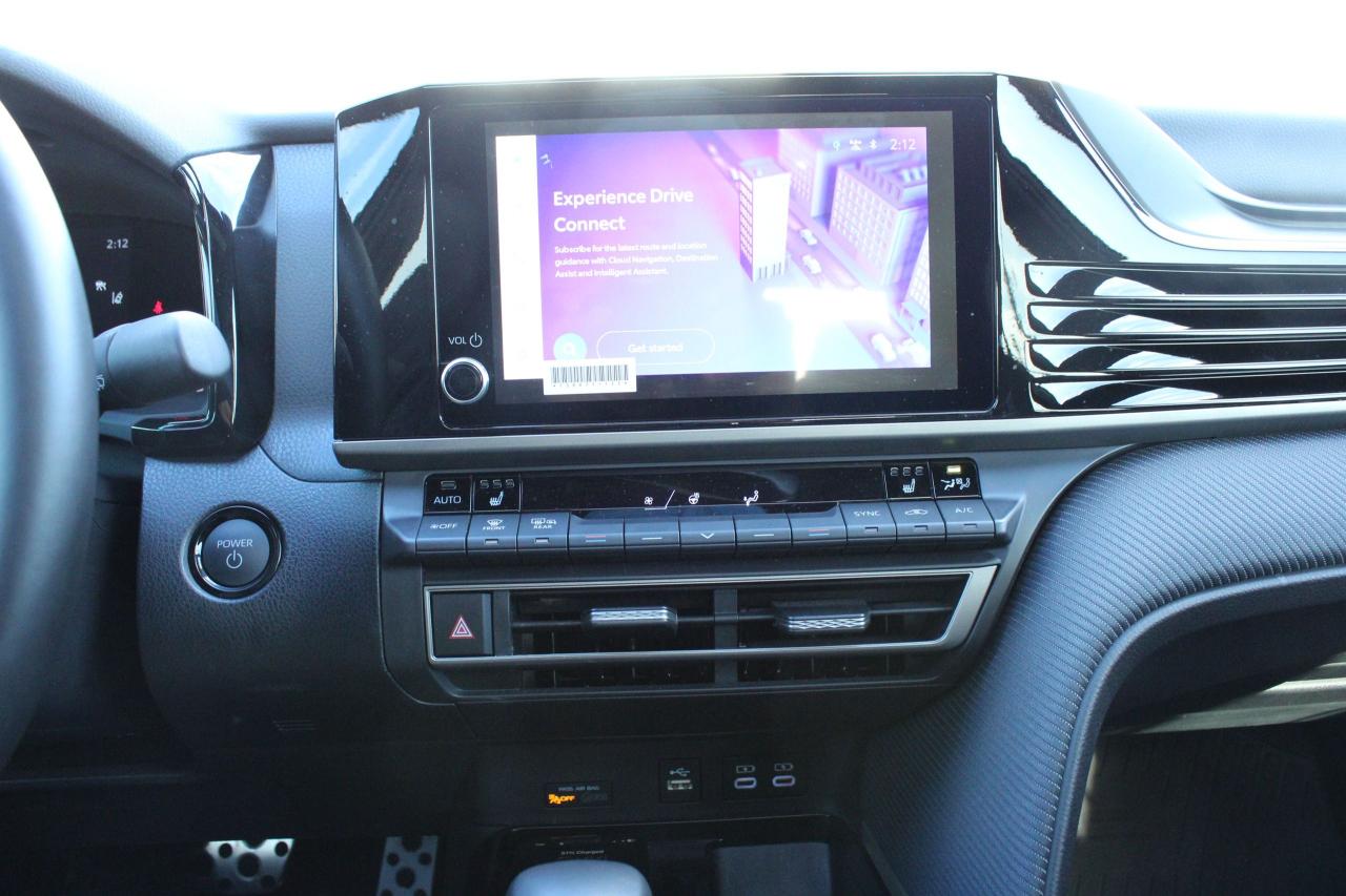 2025 Toyota Camry SE Hybrid - Photo #11