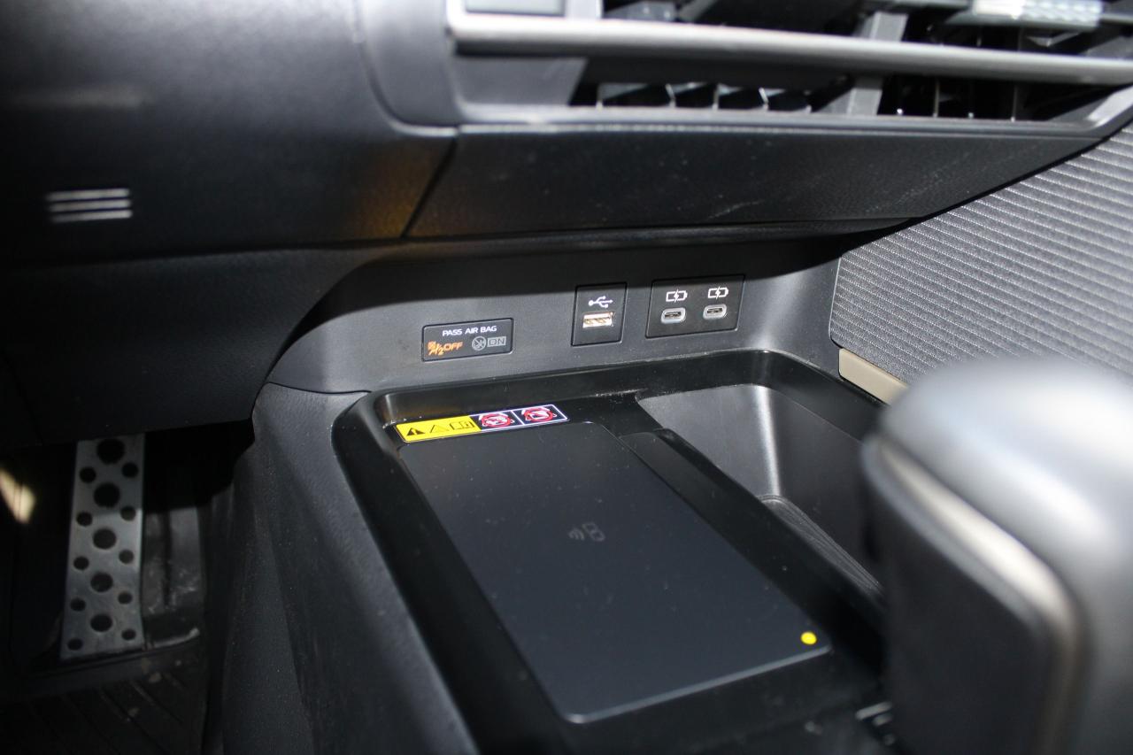 2025 Toyota Camry SE Hybrid - Photo #14