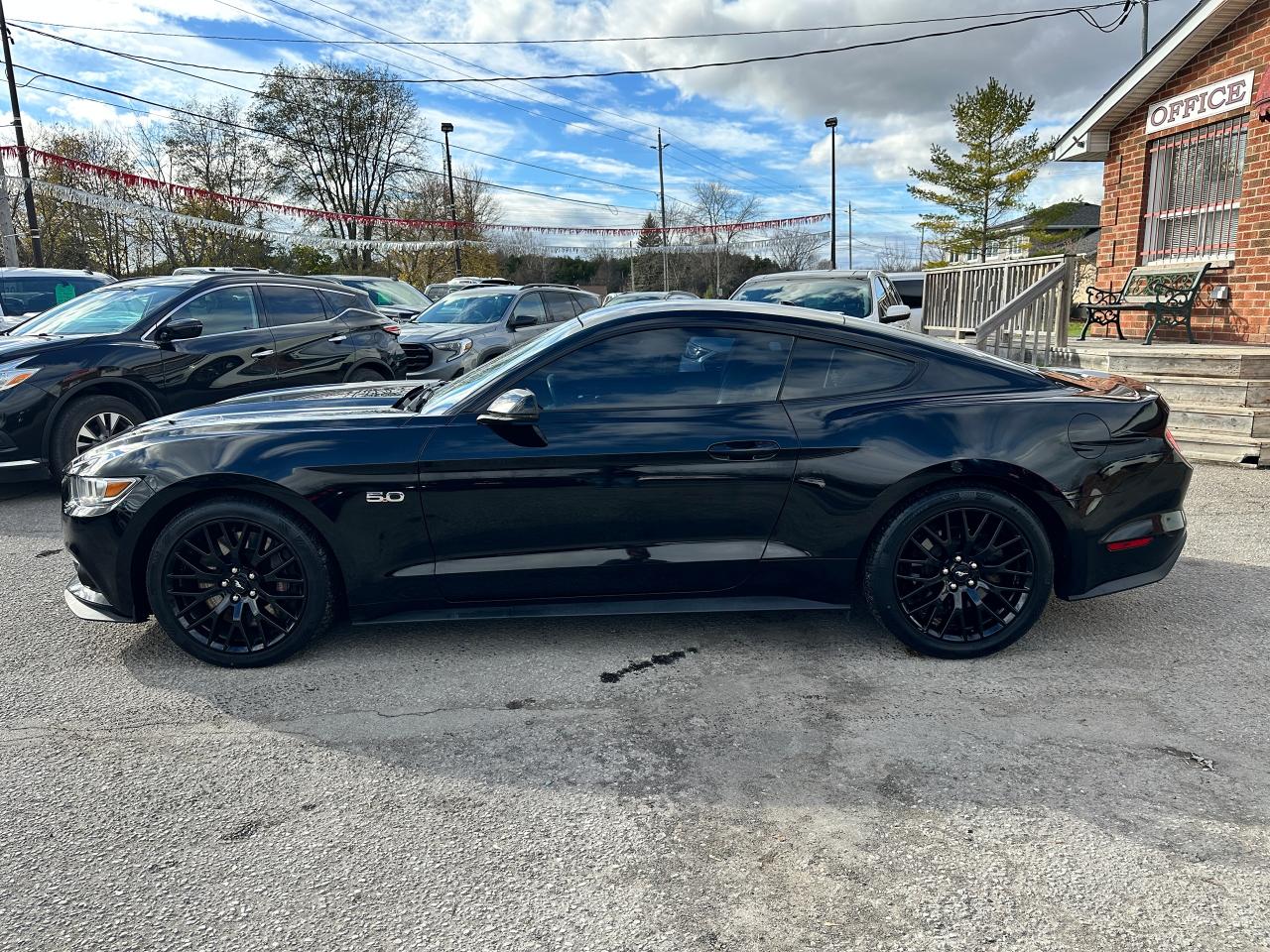 2017 Ford Mustang GT Performance 6Speed Leather NAV CarPlay RearCam Photo2