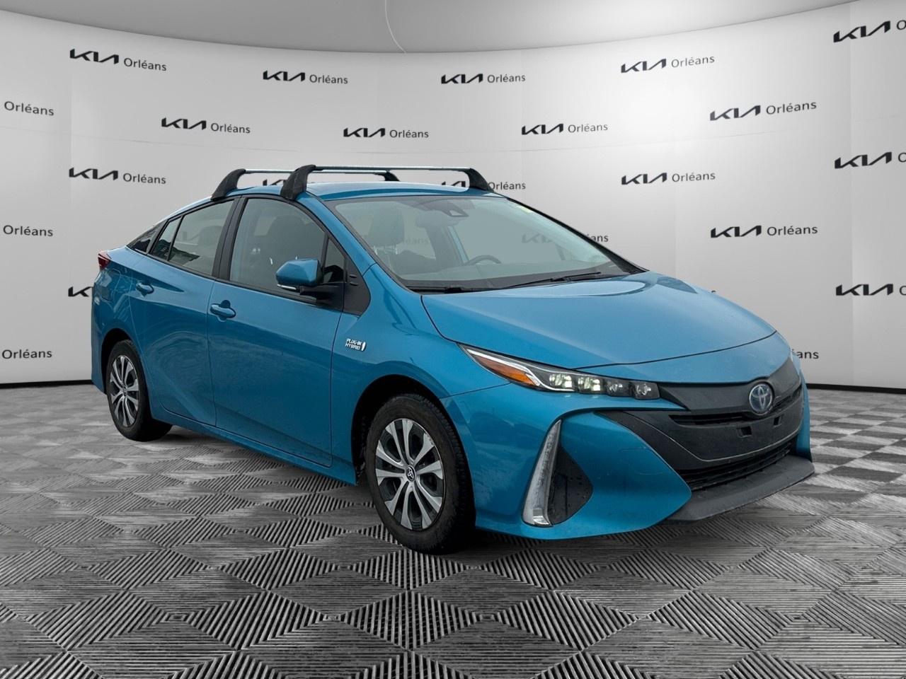 2022 Toyota Prius PRIME Photo2
